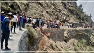 Traumatic death due to falling in the ditch of newly married husband and wife hillvani news