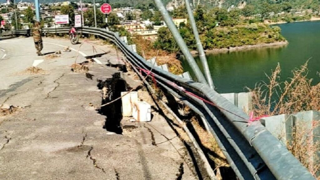 Landslide in villages of Tehri Dam's rim area. Hillvani News