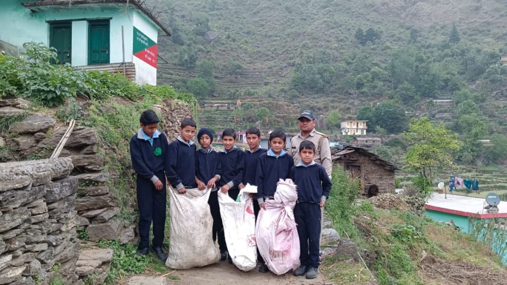 Cleanliness drive by students. Hillvani News