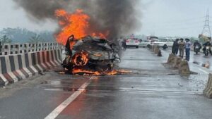 Four elderly people burnt alive in the car. Hillvani News