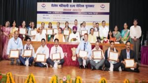 17 teachers got Shailesh Matiani Award. Hillvani News
