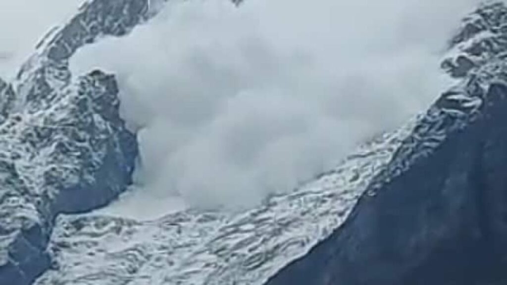 Avalanche arrives again in Kedarnath. Hillvani News