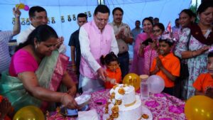 CM Dhami reached among the destitute children. Hillvani News