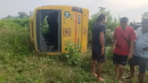 School bus overturned on highway. Hillvani News