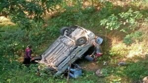A car met with an accident in Lamgra block of Almora hillvani.com