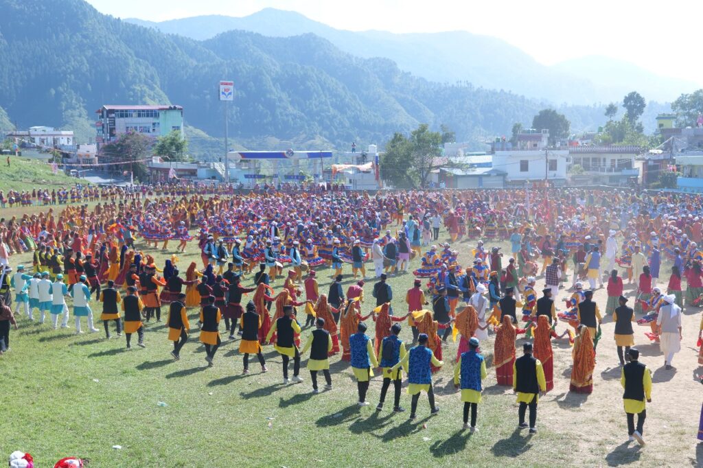 Uttarakhand folk dancers made worldrecord.hillvani.com