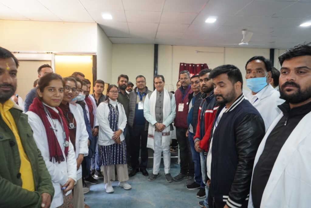 Dr. Prem Chand Agarwal met workers in hospital