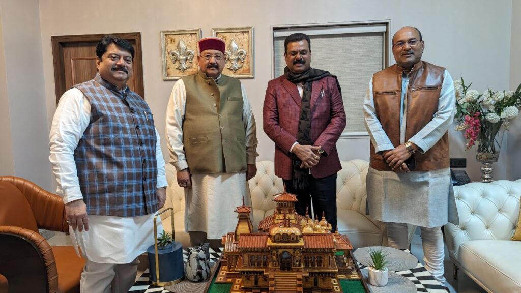 Satpal Maharaj met Minister of State Kapil Moreshwar Patil and Gadkari. Hillvani News