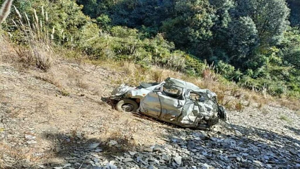 vehicle fell into deep ditch. Hillvani News
