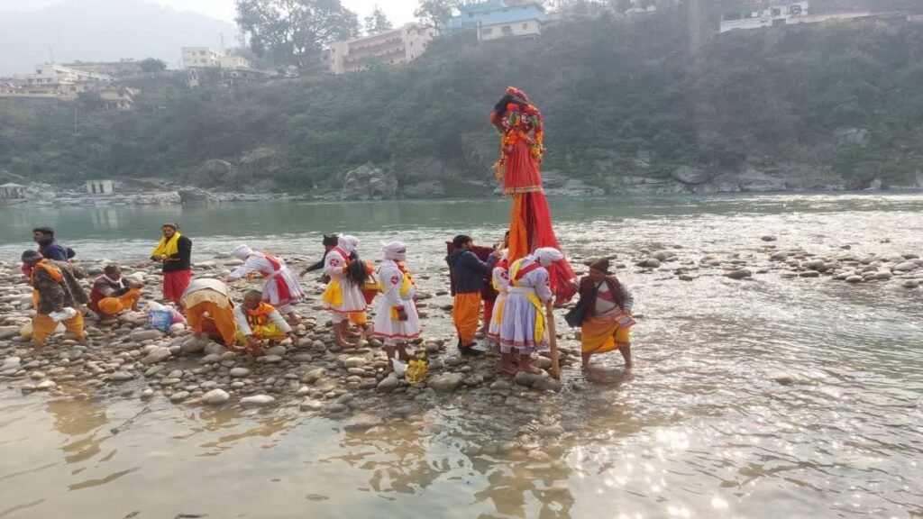 Rawal Devta took bath in Ganga