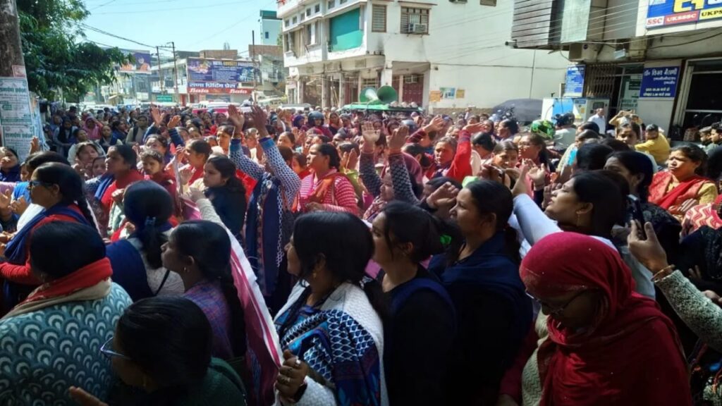 Anganwadi workers held demonstration