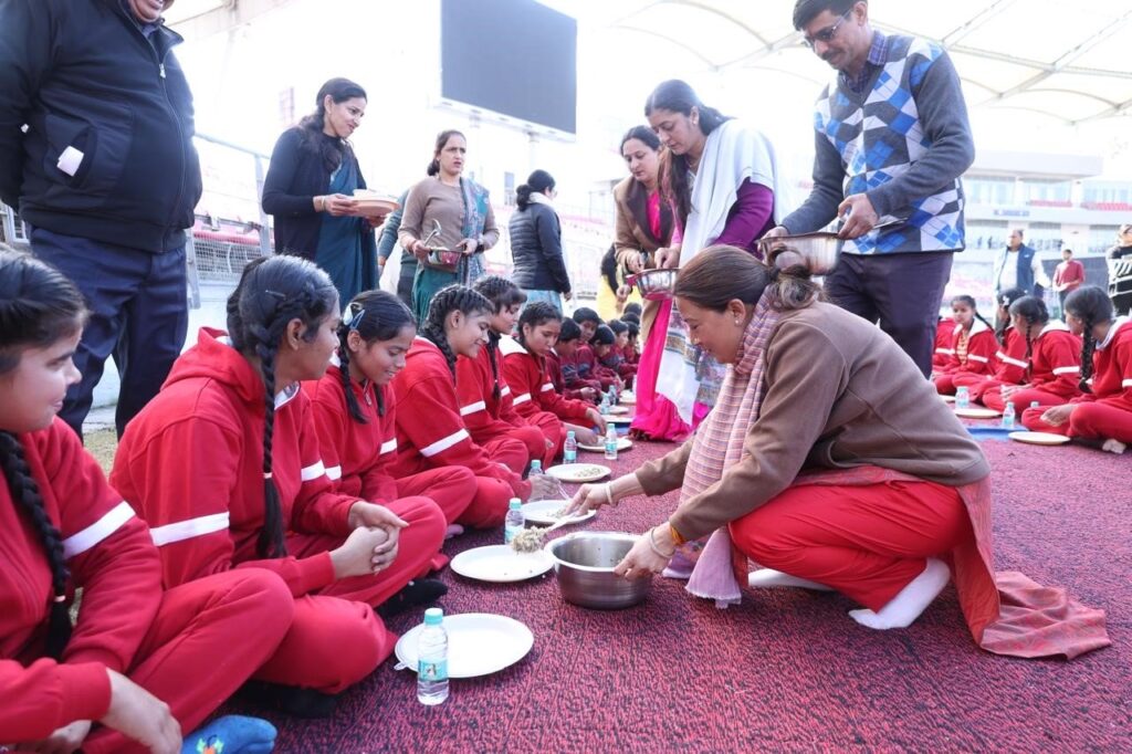 खेल मंत्री रेखा आर्या ने बच्चों संग मनाई मकर संक्रांति, राष्ट्रीय खेल की तैयारियों का लिया जायजा