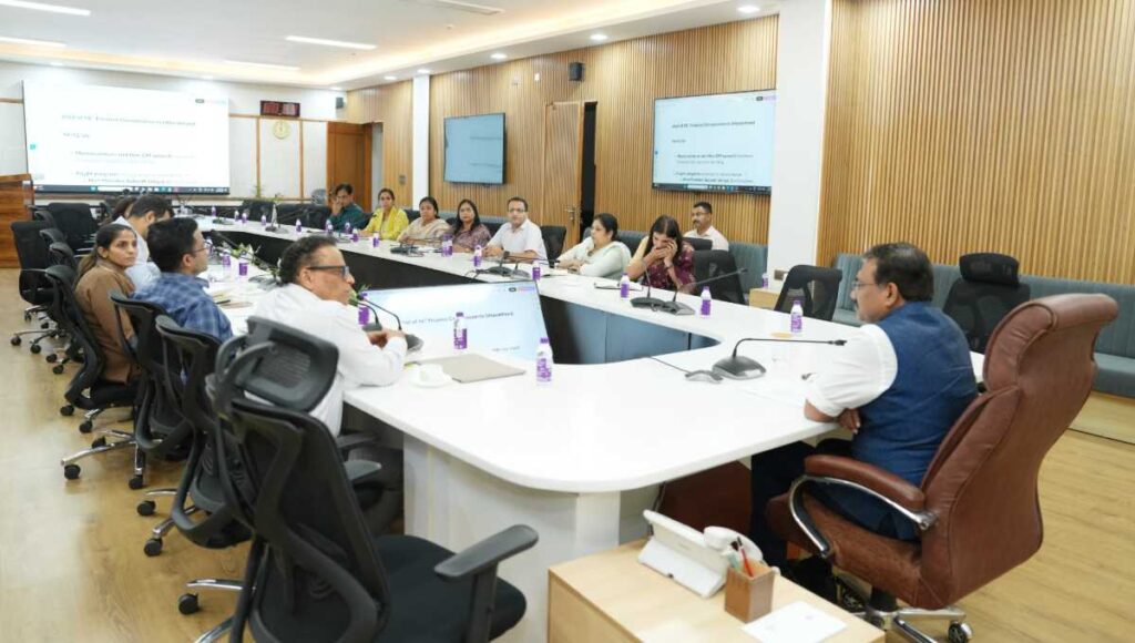 मुख्य सचिव आनंद बर्द्धन ने शुक्रवार को सचिवालय में 16वें