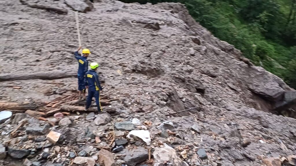 उत्तराखंड के उत्तरकाशी में फटा बादल, 18 किमी दूर मिले