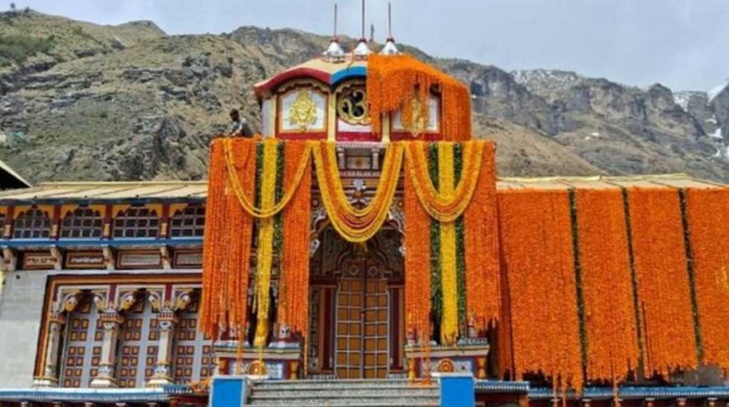 भू वैकुंठ धाम श्री बद्रीनाथ में उमड़ा श्रद्धालुओं का सैलाब