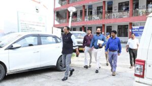 जिलाधिकारी प्रशांत आर्य ने विकास भवन का औचक निरीक्षण कर