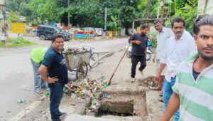 दून अस्पताल, बंजारावाला, व प्रिंस चौक पर जलभराव, सीवर लाईन चोक की शिकायत मिलते ही समाधानः