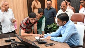 सगे बेटे व पत्नी के लिए ही खतरे का सबब बना शस्त्र; डीएम ने लाईसेंस निलम्बित किया
