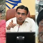 पीड़ित बुजुर्ग सरदार परमजीत सिंह व उनकी पत्नी अमरजीत कौर को मिला न्याय