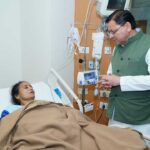 मुख्यमंत्री धामी ने मैक्स अस्पताल, देहरादून में भर्ती पूर्व विधायक