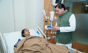 मुख्यमंत्री धामी ने मैक्स अस्पताल, देहरादून में भर्ती पूर्व विधायक