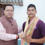 मुख्यमंत्री ने माउंट एवरेस्ट पर सफलतापूर्वक चढ़ने वाले चम्पावत के