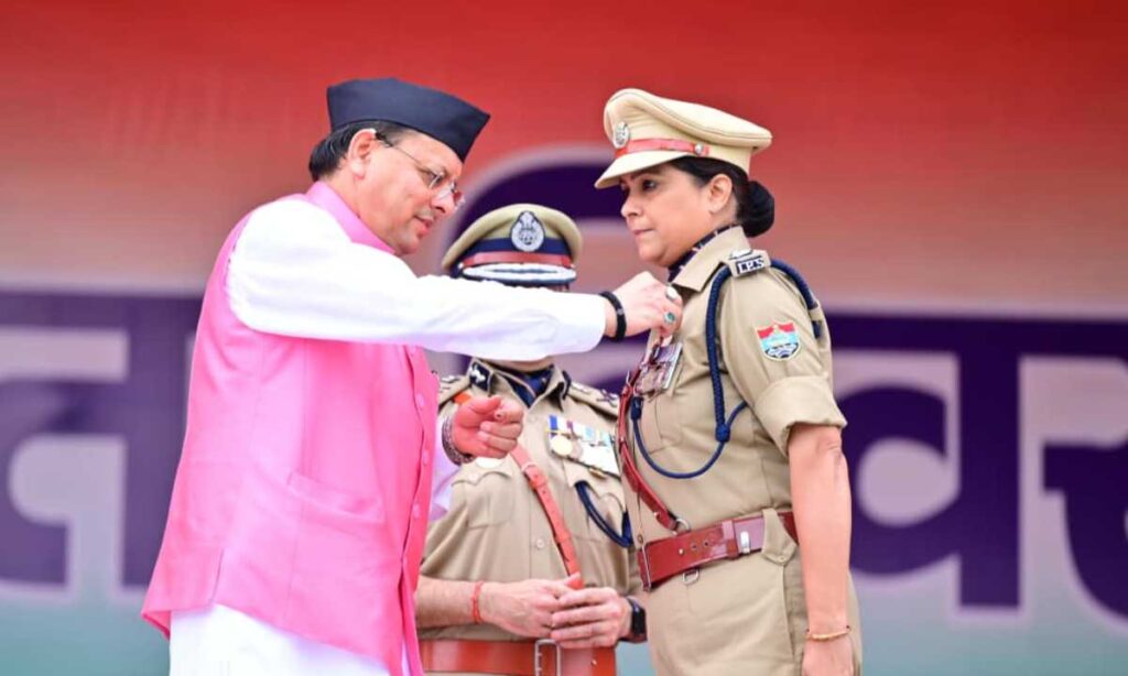 मुख्यमंत्री पुष्कर सिंह धामी ने परेड ग्राउंड में राज्य के