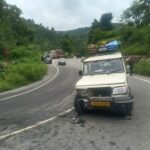 बोलेरो और वेगनार की आपस में टक्कर, बाल-बाल बचे यात्री