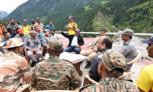 जिलाधिकारी प्रशांत आर्य ने आपदा प्रभावित क्षेत्र धराली का भ्रमण