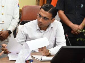 बैंक ऋण बीमा धोखाधड़ी करने वाले बैंको को पर जिला प्रशासन का प्रहार जारी