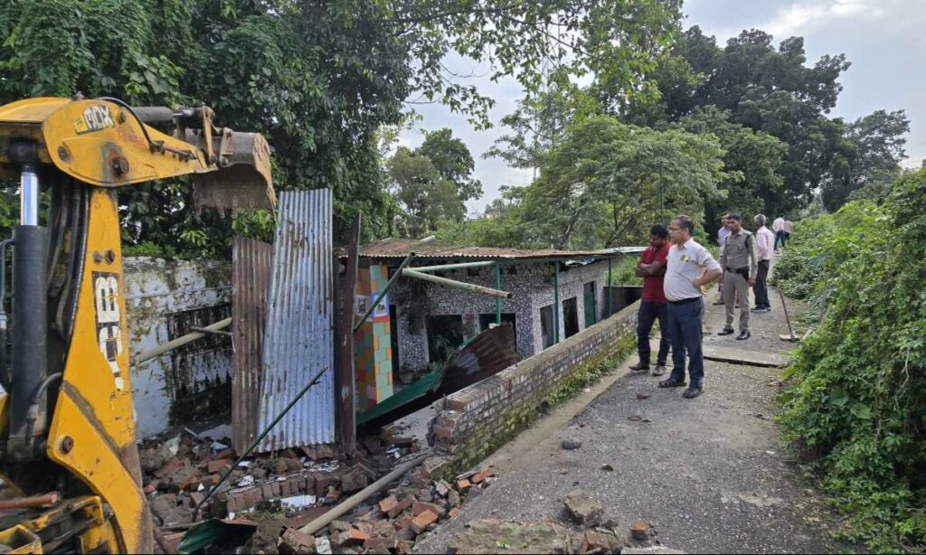 अवैध अतिक्रमण पर थम नहीं रहा जिला प्रशासन का प्रहार;