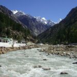गंगोत्री की जलकथा बदल रही है: बर्फ़ घट रही, बारिश
