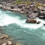 गंगा में बह रही पत्नी को बचाने के लिए पति कूदा, दोनों लापता