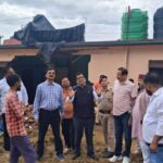 देवत गांव में पत्थर गिरने की घटना के बाद जिलाधिकारी