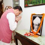 मुख्यमंत्री धामी ने डॉ. राधाकृष्णन की जयंती पर उनके चित्र
