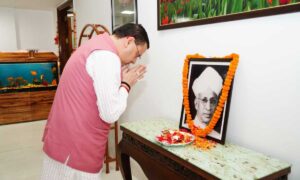 मुख्यमंत्री धामी ने डॉ. राधाकृष्णन की जयंती पर उनके चित्र