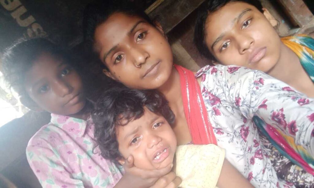 बिन मां की 04 निर्धन बेटियां; जो आज तक नही