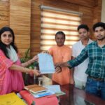 भालू की दहशत से डीएम और एसडीओ वन विभाग से मिला ग्रामीण शिष्टमंडल