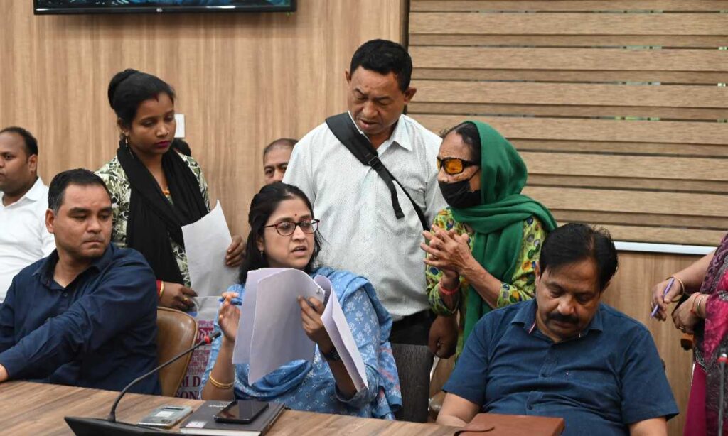 क्लेक्ट्रेट में सोमवार को लगा जनता दरबार, सुनी 125 लोगों