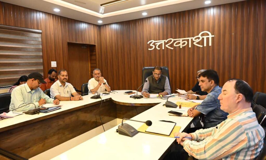जिलाधिकारी प्रशांत आर्य की अध्यक्षता में हुई जिला गंगा समिति