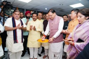 मुख्यमंत्री पुष्कर सिंह धामी भाजपा प्रदेश कार्यालय देहरादून में आयोजित दीपावली मिलन समारोह में हुए शामिल