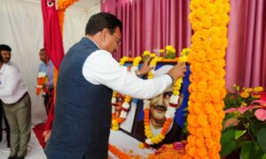 मुख्य सचिव ने राष्ट्रपिता महात्मा गांधी और पूर्व प्रधानमंत्री की