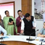 डीएम टिहरी ने जनता दरबार में सुनी फरियादियों की समस्याएं