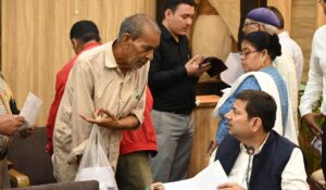 जनता दरबार में 134 फरियादें सुनीं, कई मामलों का मौके पर निस्तारण…