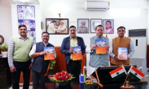 मुख्यमंत्री ने किया औद्योगिक विकास तथा सूक्ष्म, लघु एवं मध्यम उद्यम विभाग के शासनादेशों के संकलन का विमोचन