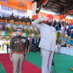 राज्य स्थापना के रजत जयंती समारोह में राज्यपाल ने रैतिक परेड की सलामी ली