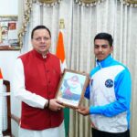 मुख्यमंत्री पुष्कर सिंह धामी से माउंट एवरेस्ट फतह करने वाले 16 वर्षीय बालक सचिन कुमार ने की शिष्टाचार भेंट