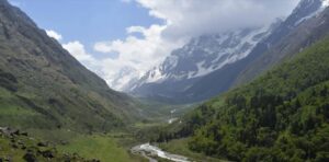 उत्तराखंड के पर्वतीय क्षेत्रों में शीतलहर ने बढ़ाई ठंड, अगले