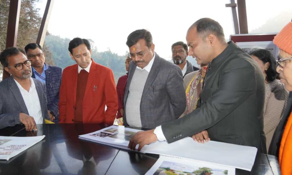 मुख्य सचिव आनन्द बर्द्धन का चम्पावत में व्यापक विकास कार्यों
