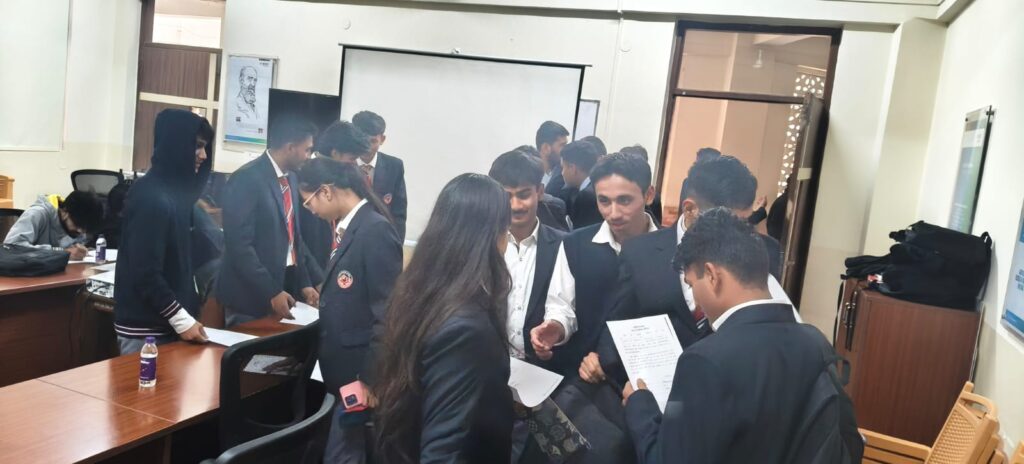 ड्ग्स के खिलाफ जिला प्रशासन सख्तः ग्राफिक एरा यूनिवर्सिटी में